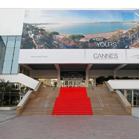 Situé Dans La Résidence Gallia Historique Cannes